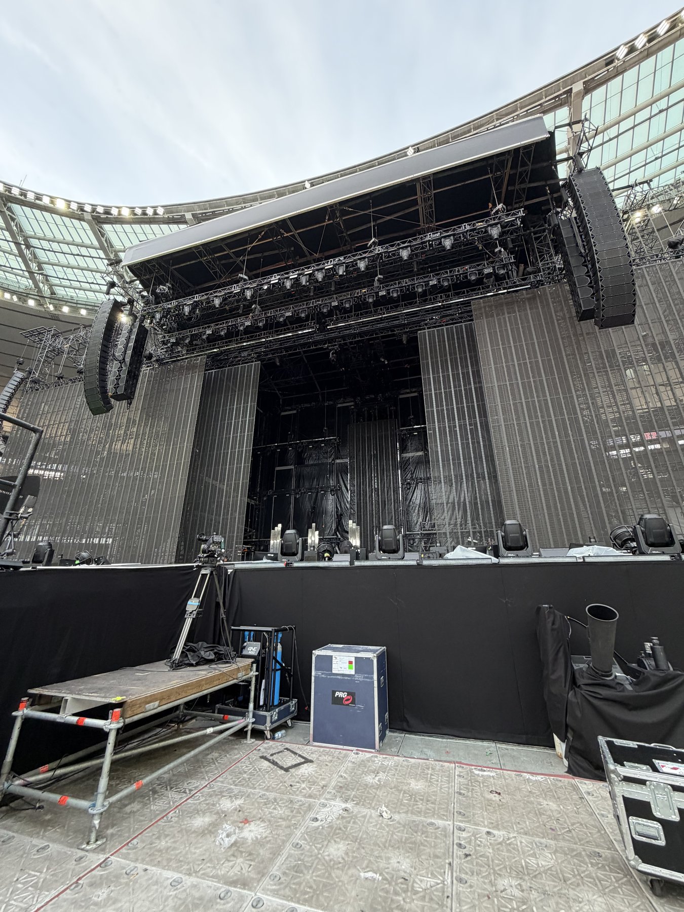 BIGBANG Cosmos Tour stage